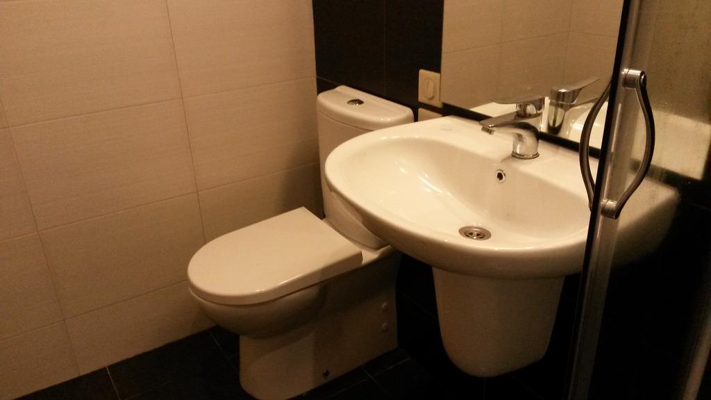 City View Apartment On Gorgiladze 1 バトゥーミ エクステリア 写真