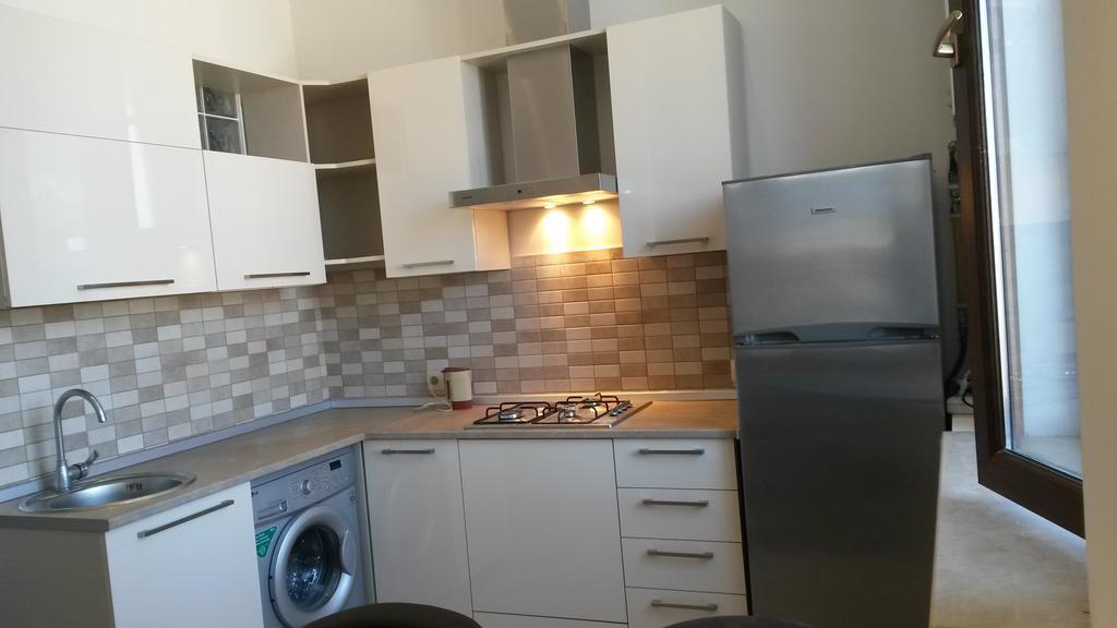 City View Apartment On Gorgiladze 1 バトゥーミ エクステリア 写真