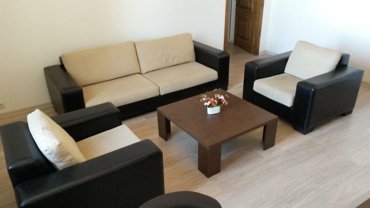 City View Apartment On Gorgiladze 1 バトゥーミ エクステリア 写真